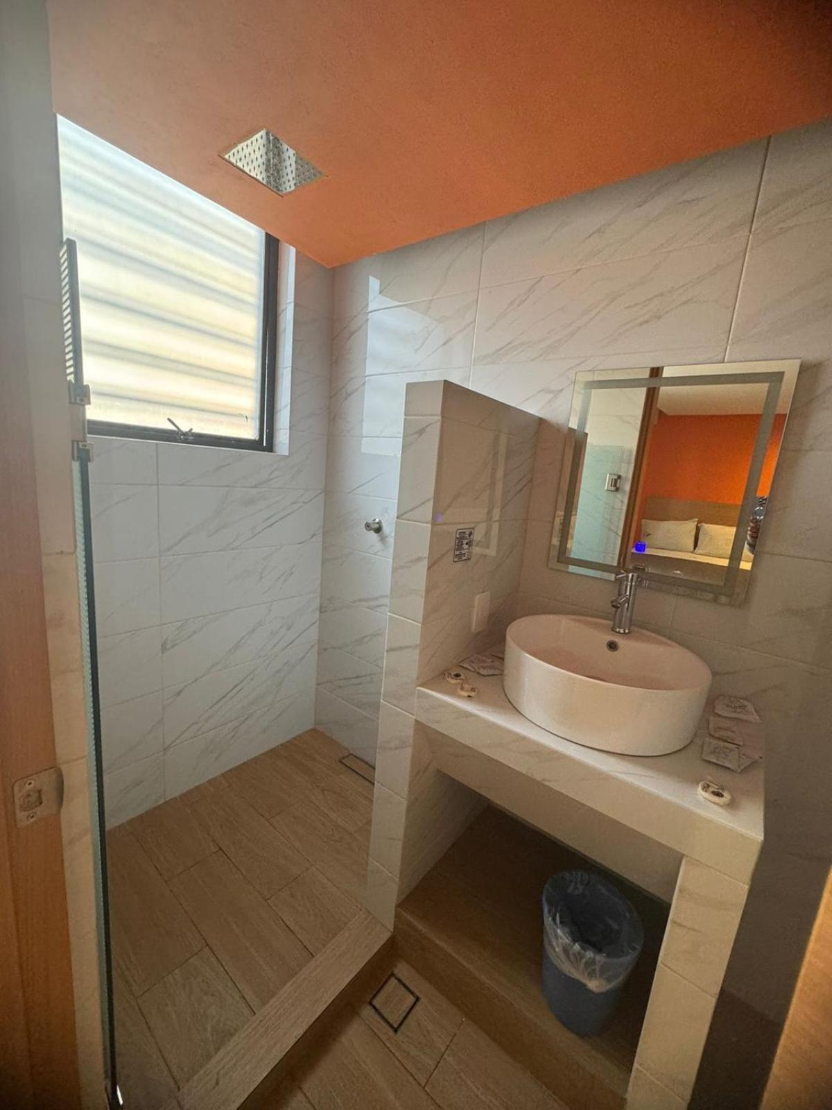 Moctezuma La Hotel *